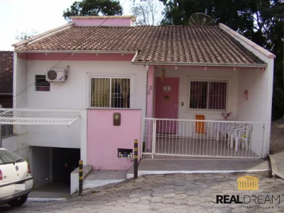 Casa 3 dormitórios em Blumenau no bairro Escola Agrícola