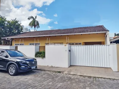 Casa 4 dormitórios em Blumenau no bairro Vila Nova