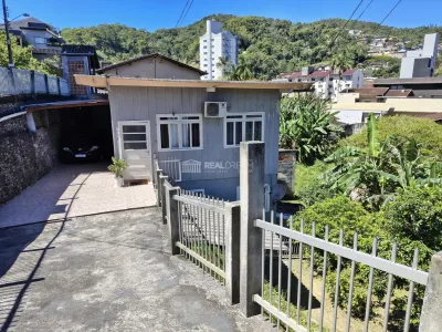 Casa 2 dormitórios em Blumenau no bairro Garcia