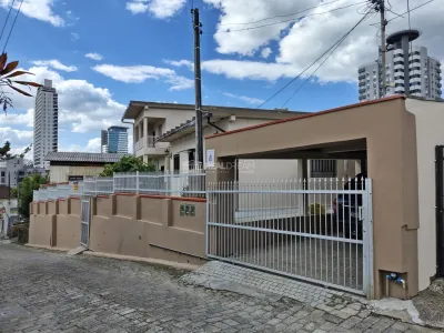 Casa 7 dormitórios em Blumenau no bairro Velha