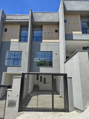 Sobrado 3 dormitórios em Blumenau no bairro Água Verde