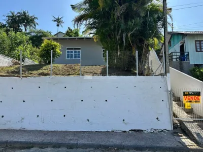 Casa 2 dormitórios em Blumenau no bairro Água Verde