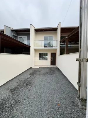 Casa 2 dormitórios em Blumenau no bairro Água Verde
