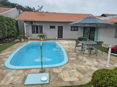 Casa 2 dormitórios em Blumenau no bairro Velha Central