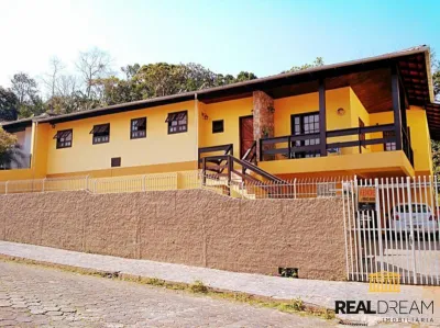 Casa 4 dormitórios em Blumenau no bairro Água Verde