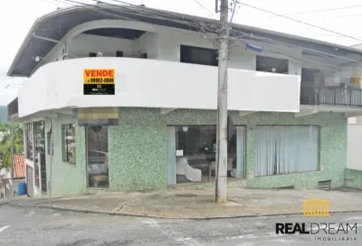 Casa 4 dormitórios em Blumenau no bairro Água Verde