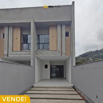 Sobrado 3 dormitórios em Blumenau no bairro Água Verde