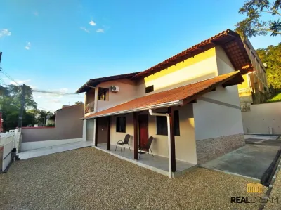 Casa 4 dormitórios em Blumenau no bairro Salto Weissbach