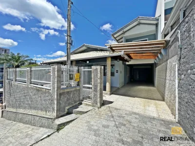Casa 5 dormitórios em Blumenau no bairro Água Verde