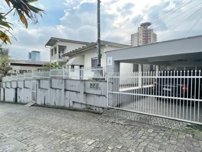 Casa 7 dormitórios em Blumenau no bairro Velha