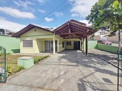 Casa 2 dormitórios em Blumenau no bairro Velha