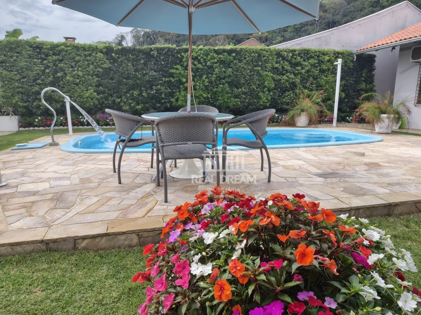 Casa 2 dormitórios em Blumenau no bairro Velha Central